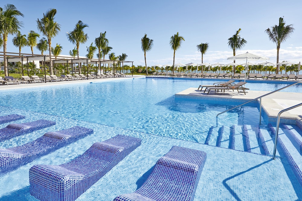 Hotel Riu Palace Costa Mujeres - All Inclusive — Swimming pool in Playa Mujeres, Quintana Roo