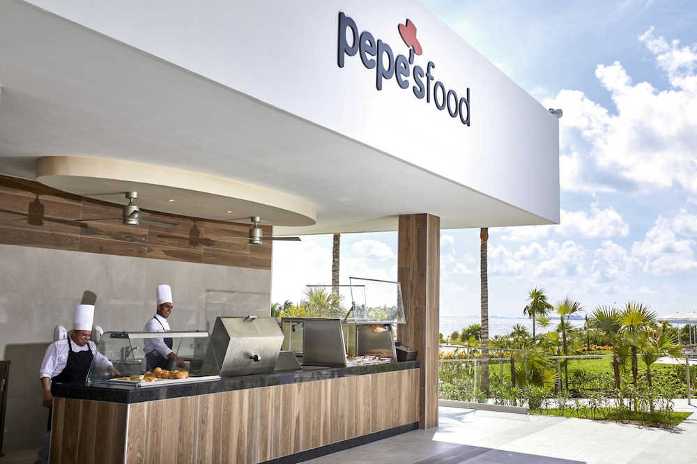 Hotel Riu Palace Costa Mujeres - All Inclusive — Restaurant & bars in Playa Mujeres, Quintana Roo