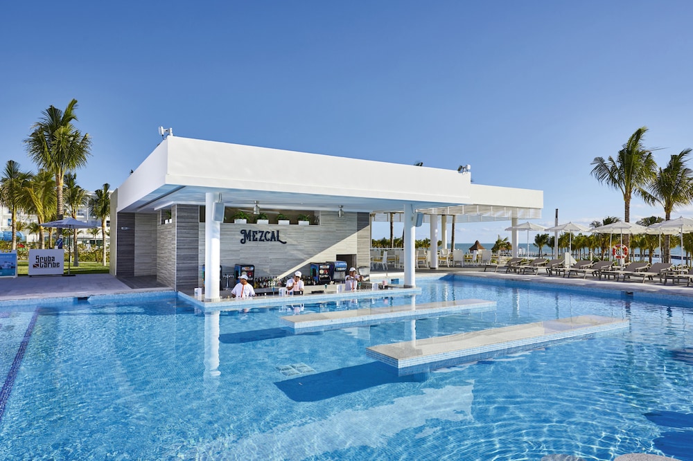 Hotel Riu Palace Costa Mujeres - All Inclusive — Swimming pool in Playa Mujeres, Quintana Roo