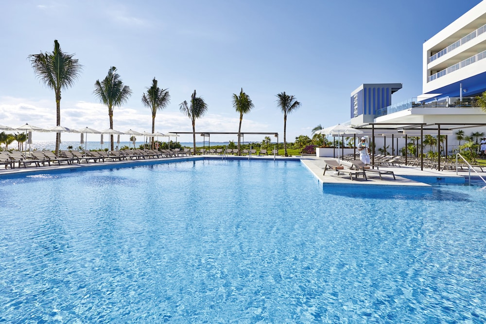 Hotel Riu Palace Costa Mujeres - All Inclusive — Swimming pool in Playa Mujeres, Quintana Roo