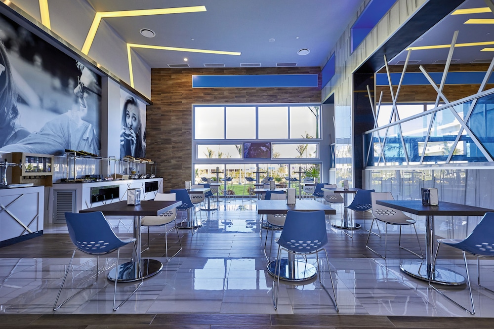 Hotel Riu Palace Costa Mujeres - All Inclusive — Restaurant & bars in Playa Mujeres, Quintana Roo