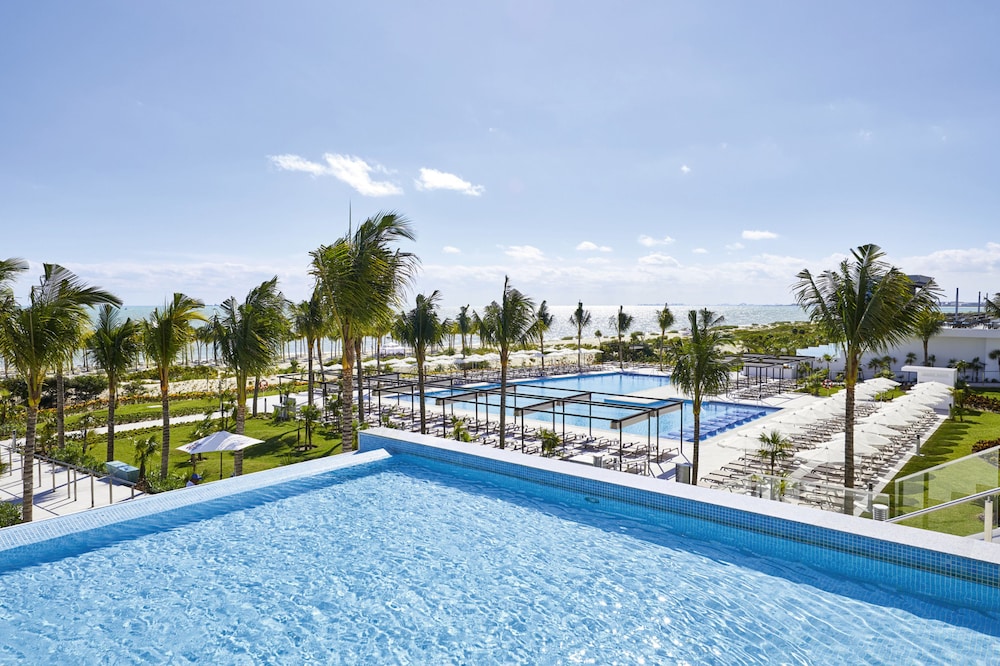 Hotel Riu Palace Costa Mujeres - All Inclusive — Swimming pool in Playa Mujeres, Quintana Roo