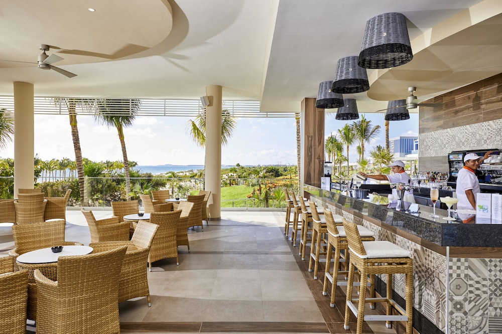 Hotel Riu Palace Costa Mujeres - All Inclusive — Restaurant & bars in Playa Mujeres, Quintana Roo