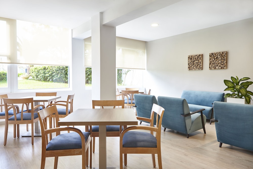 Universal Hotel Castell Royal — Restaurant & bars in Canyamel, Balearic Islands