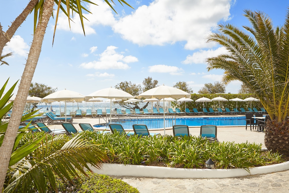 Universal Hotel Castell Royal — Swimming pool in Canyamel, Balearic Islands