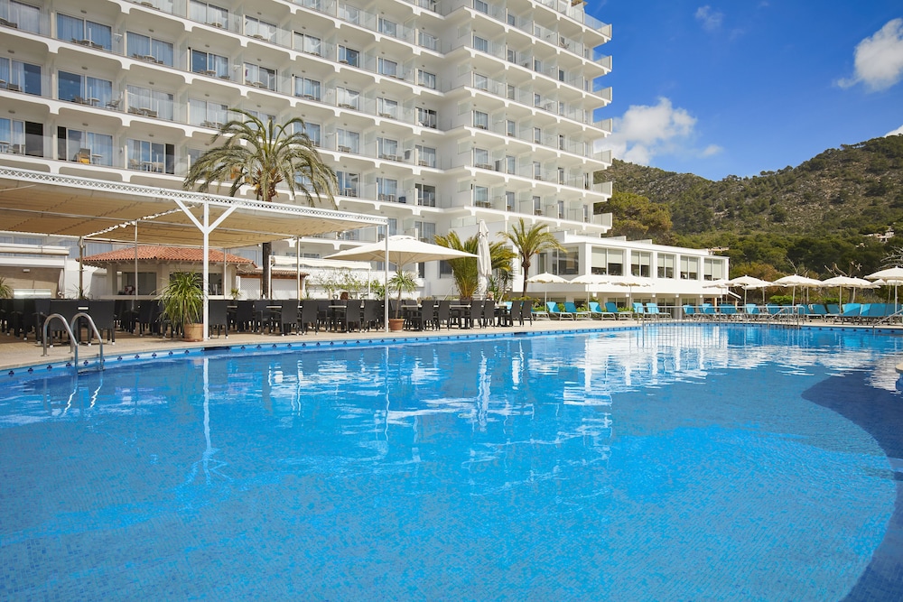Universal Hotel Castell Royal — Swimming pool in Canyamel, Balearic Islands