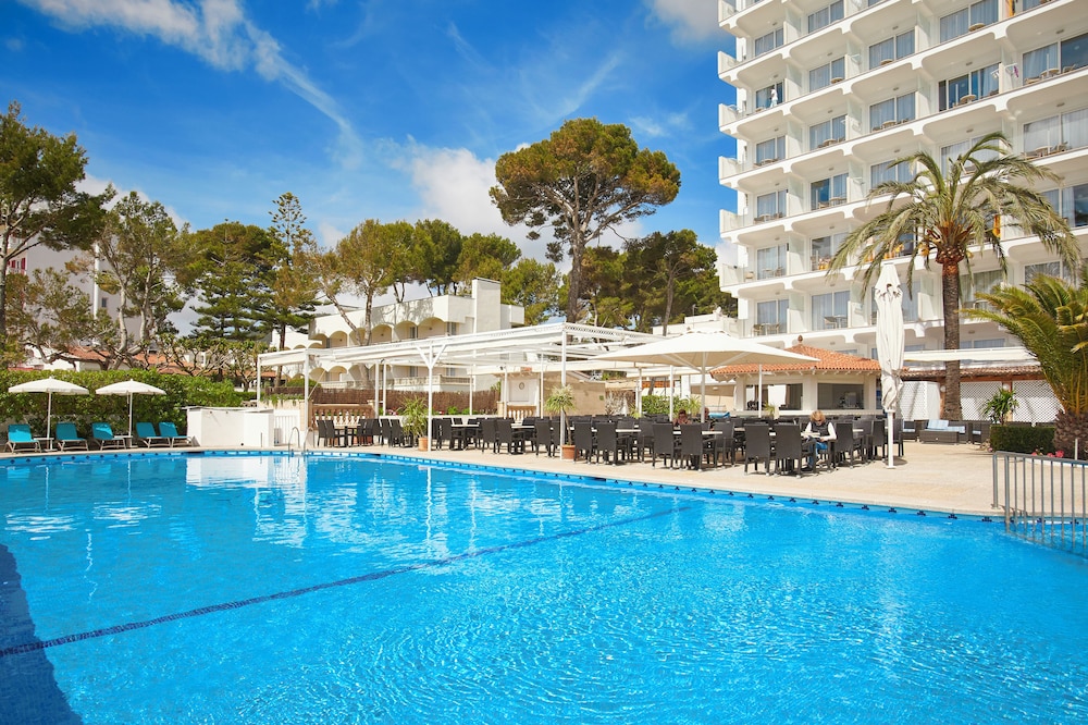 Universal Hotel Castell Royal — Swimming pool in Canyamel, Balearic Islands