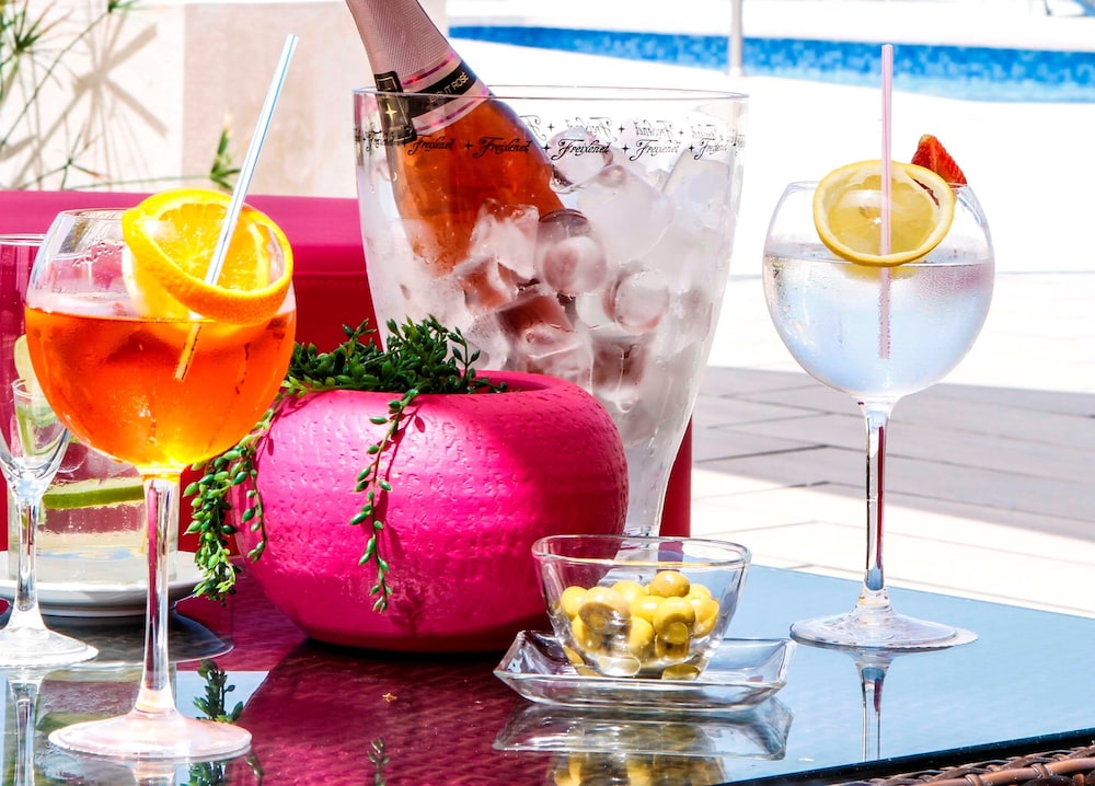 Universal Hotel Castell Royal — Restaurant & bars in Canyamel, Balearic Islands