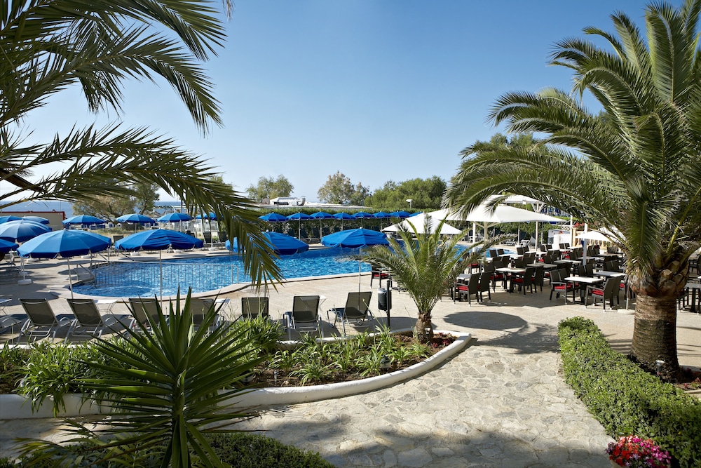 Universal Hotel Castell Royal — Swimming pool in Canyamel, Balearic Islands