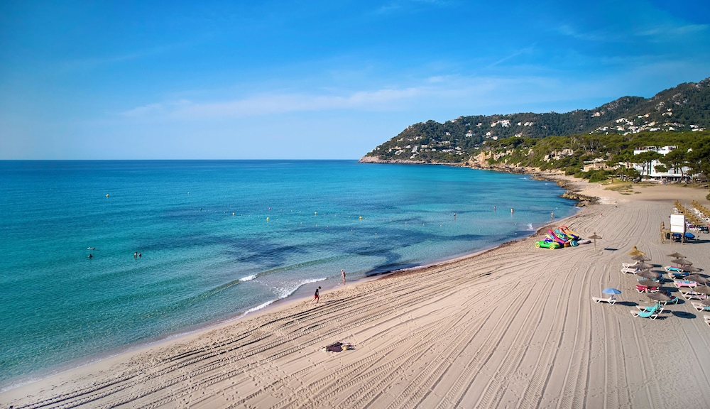 Universal Hotel Castell Royal — Beach in Canyamel, Balearic Islands