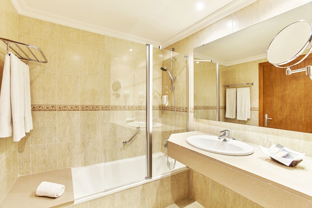 Universal Hotel Castell Royal — Hotel rooms in Canyamel, Balearic Islands