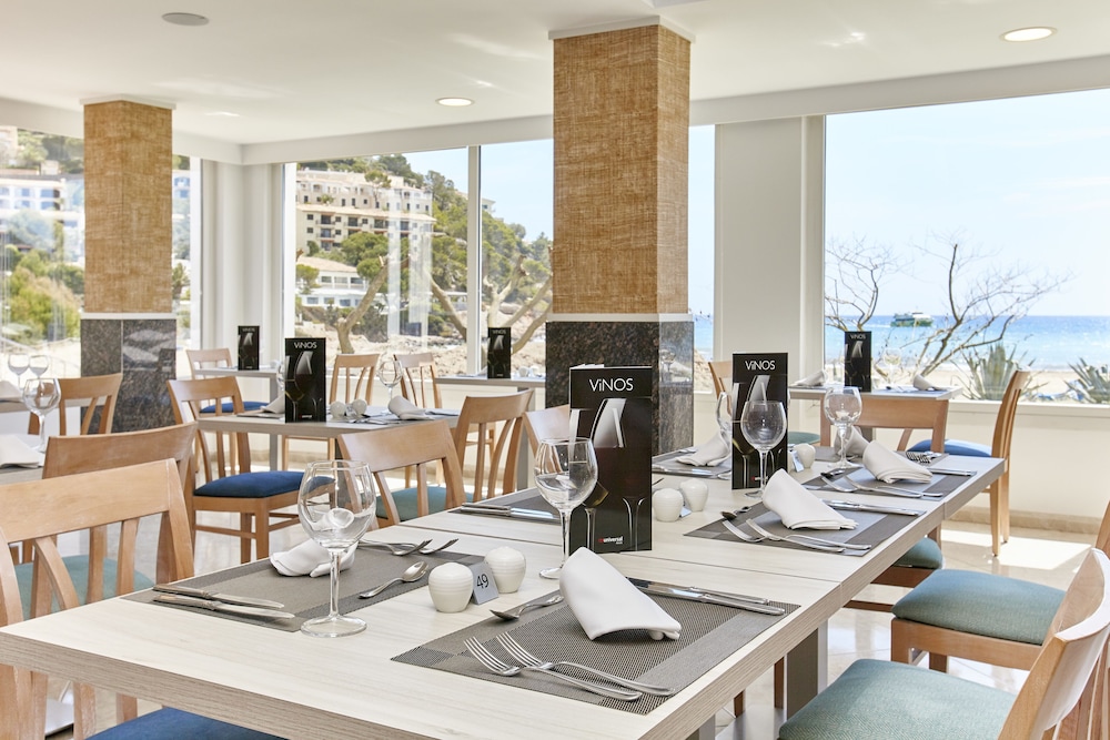 Universal Hotel Castell Royal — Restaurant & bars in Canyamel, Balearic Islands