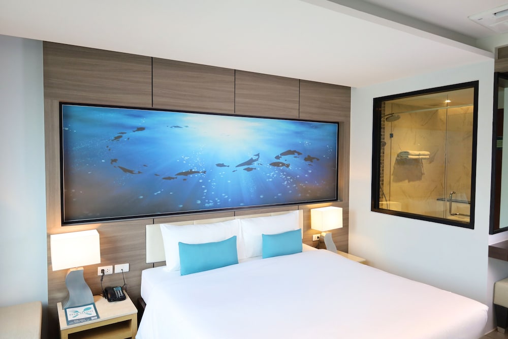 The Marina Phuket Hotel — Hotel rooms in Patong Beach, Phuket Province