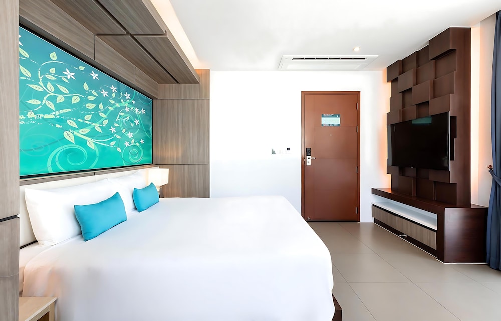 The Marina Phuket Hotel — Hotel rooms in Patong Beach, Phuket Province
