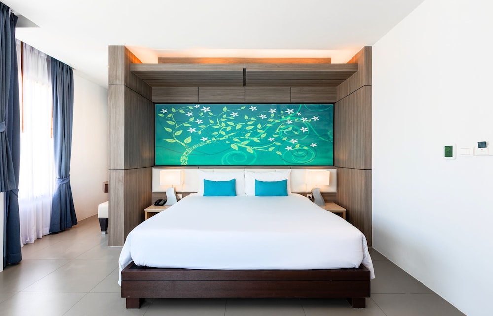 The Marina Phuket Hotel — Hotel rooms in Patong Beach, Phuket Province