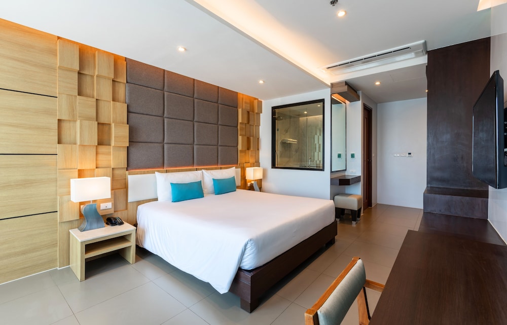 The Marina Phuket Hotel — Hotel rooms in Patong Beach, Phuket Province