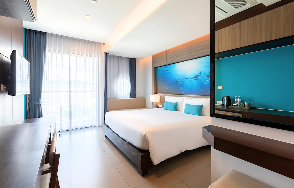 The Marina Phuket Hotel — Hotel rooms in Patong Beach, Phuket Province