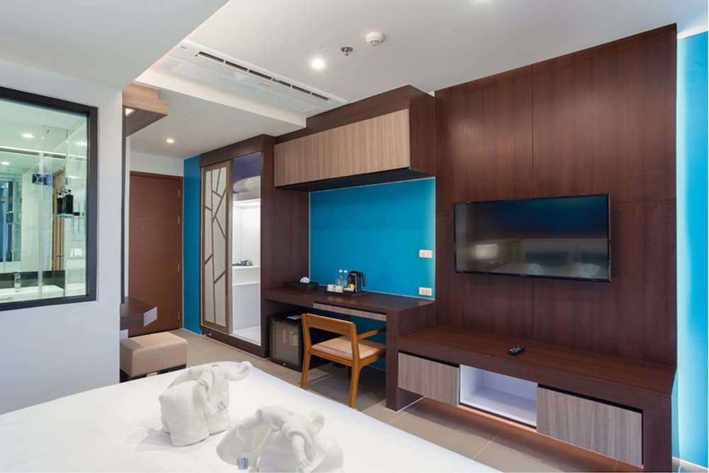 The Marina Phuket Hotel — Hotel rooms in Patong Beach, Phuket Province