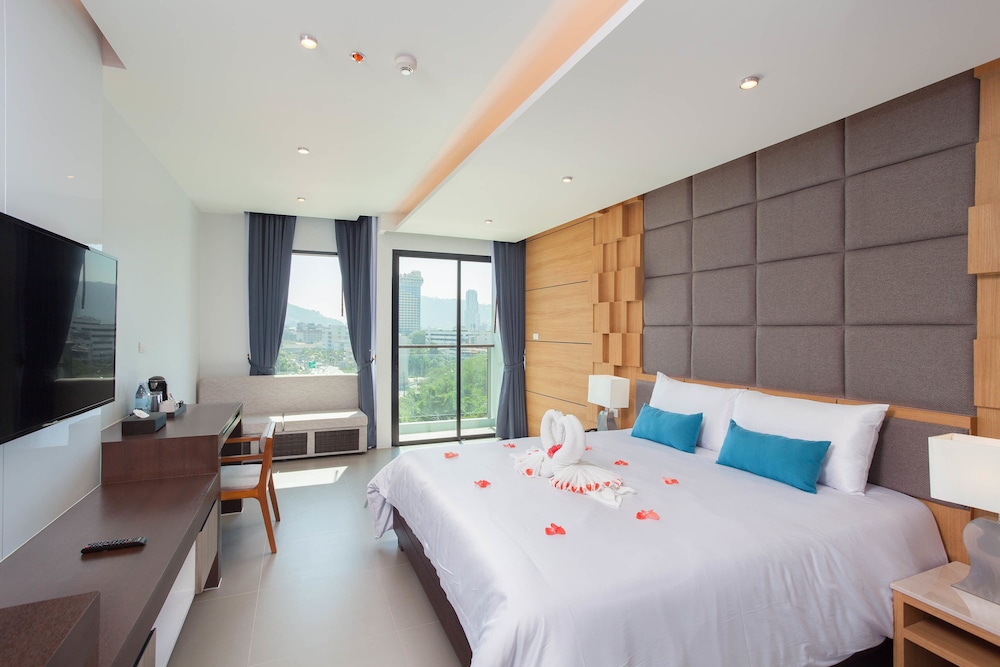 The Marina Phuket Hotel — Hotel rooms in Patong Beach, Phuket Province