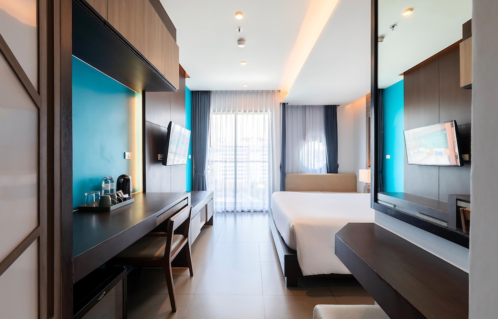 The Marina Phuket Hotel — Hotel rooms in Patong Beach, Phuket Province