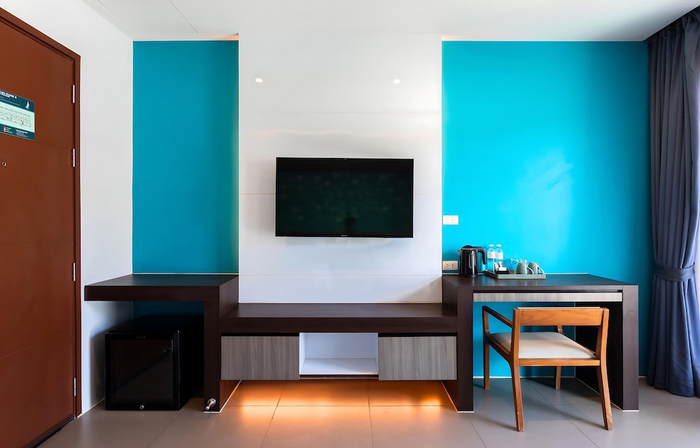 The Marina Phuket Hotel — Hotel rooms in Patong Beach, Phuket Province