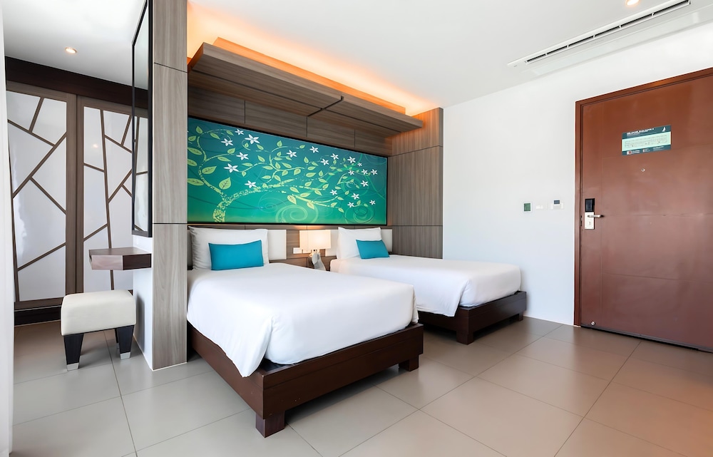 The Marina Phuket Hotel — Hotel rooms in Patong Beach, Phuket Province
