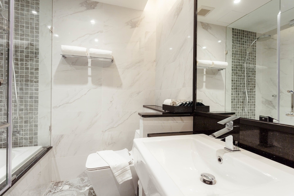 The Marina Phuket Hotel — Hotel rooms in Patong Beach, Phuket Province