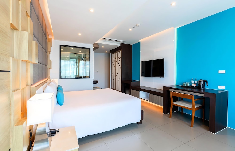 The Marina Phuket Hotel — Hotel rooms in Patong Beach, Phuket Province