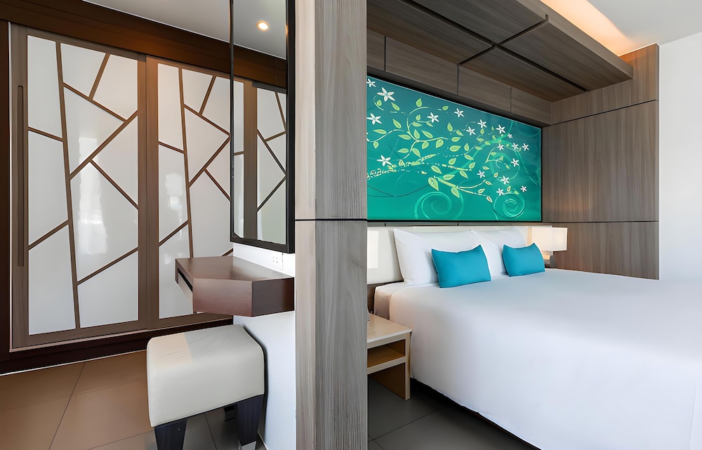 The Marina Phuket Hotel — Hotel rooms in Patong Beach, Phuket Province