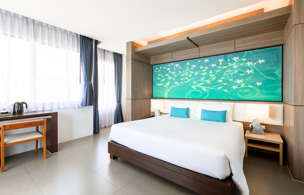 The Marina Phuket Hotel — Hotel rooms in Patong Beach, Phuket Province