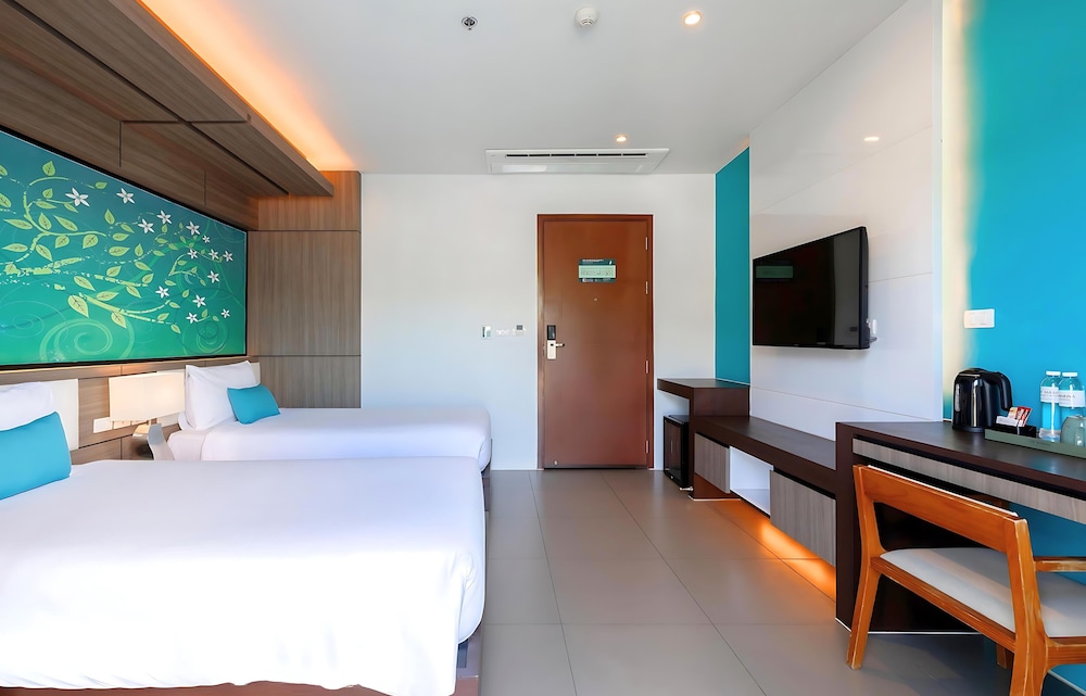 The Marina Phuket Hotel — Hotel rooms in Patong Beach, Phuket Province