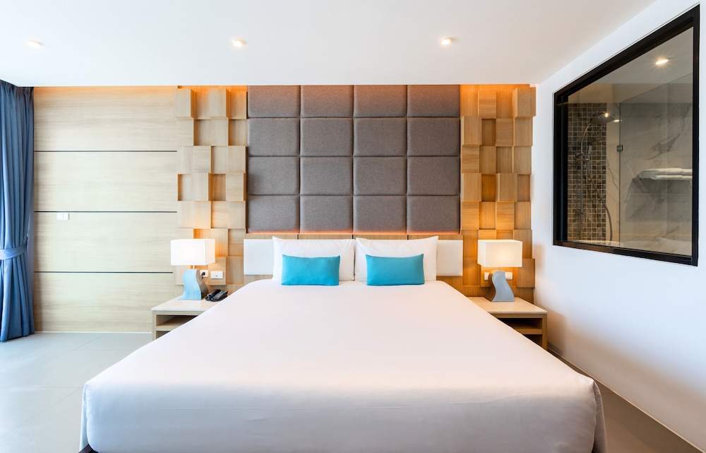 The Marina Phuket Hotel — Hotel rooms in Patong Beach, Phuket Province