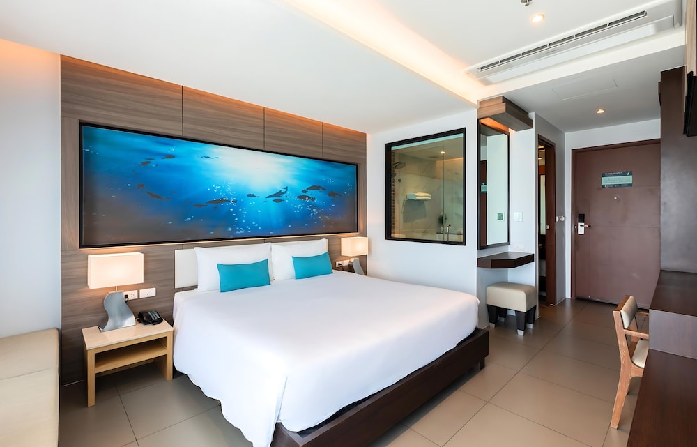 The Marina Phuket Hotel — Hotel rooms in Patong Beach, Phuket Province
