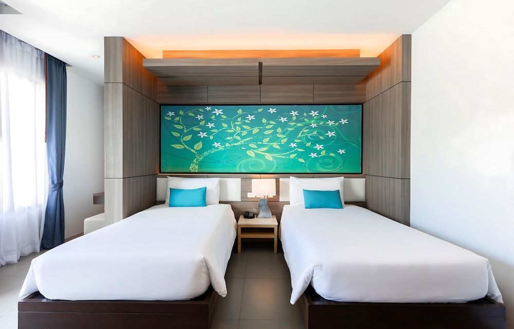The Marina Phuket Hotel — Hotel rooms in Patong Beach, Phuket Province