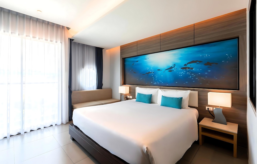 The Marina Phuket Hotel — Hotel rooms in Patong Beach, Phuket Province