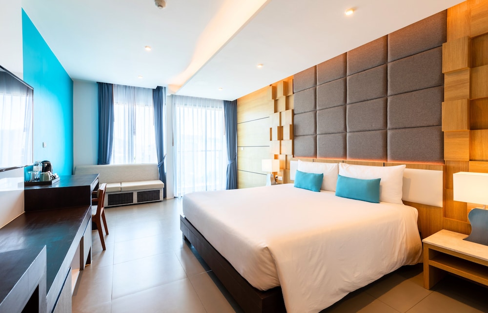 The Marina Phuket Hotel — Hotel rooms in Patong Beach, Phuket Province