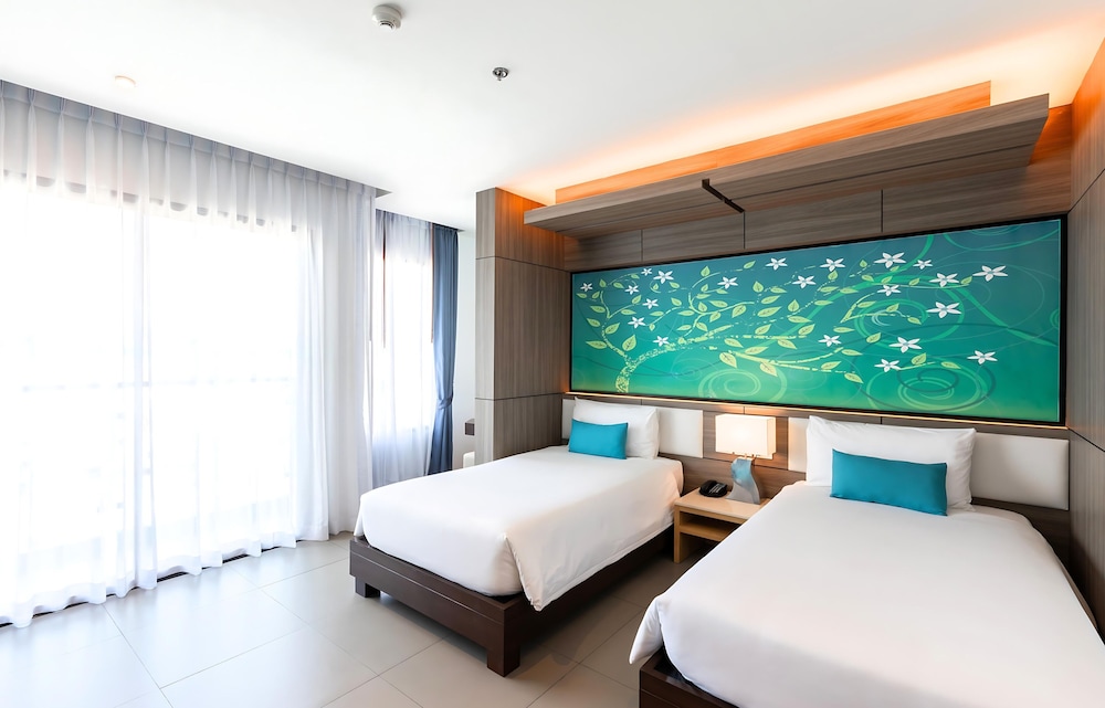The Marina Phuket Hotel — Hotel rooms in Patong Beach, Phuket Province