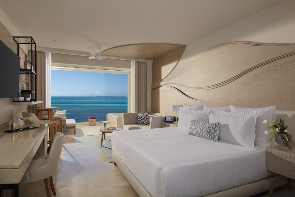 Amare Cancun Adults Only All-Inclusive Resort, Curio Hilton — Hotel rooms in Cancun, Quintana Roo