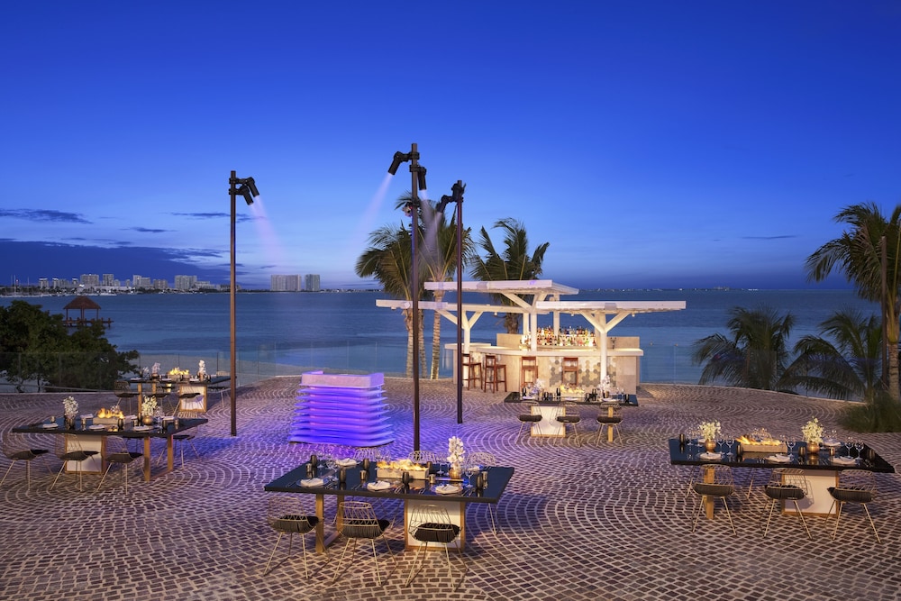 Amare Cancun Adults Only All-Inclusive Resort, Curio Hilton — Restaurant & bars in Cancun, Quintana Roo