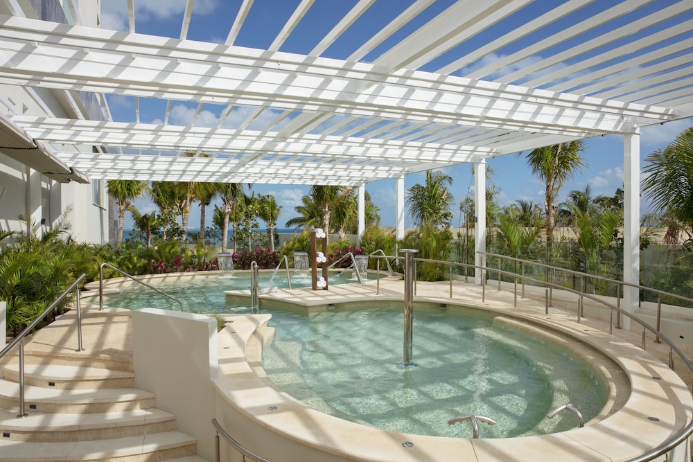 Amare Cancun Adults Only All-Inclusive Resort, Curio Hilton — Swimming pool in Cancun, Quintana Roo