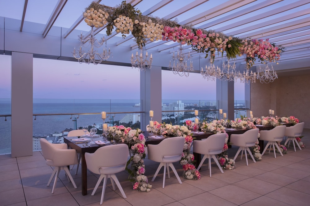 Amare Cancun Adults Only All-Inclusive Resort, Curio Hilton — Restaurant & bars in Cancun, Quintana Roo