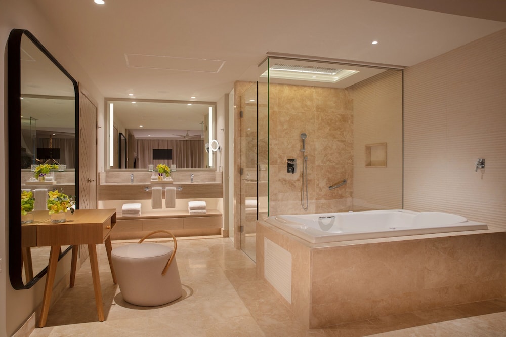 Amare Cancun Adults Only All-Inclusive Resort, Curio Hilton — Hotel rooms in Cancun, Quintana Roo