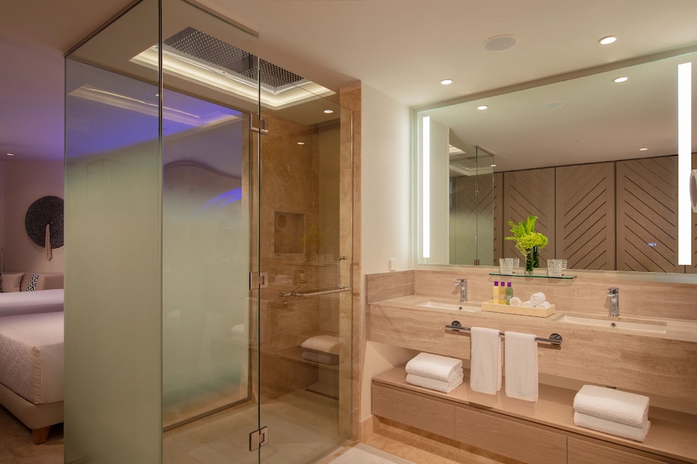 Amare Cancun Adults Only All-Inclusive Resort, Curio Hilton — Hotel rooms in Cancun, Quintana Roo