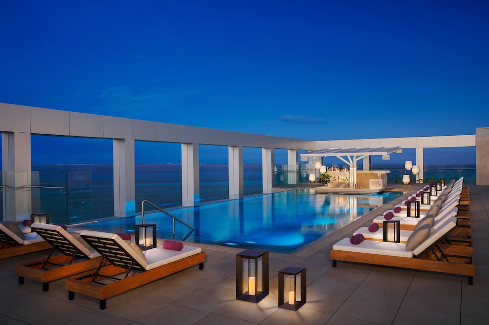 Amare Cancun Adults Only All-Inclusive Resort, Curio Hilton — Swimming pool in Cancun, Quintana Roo