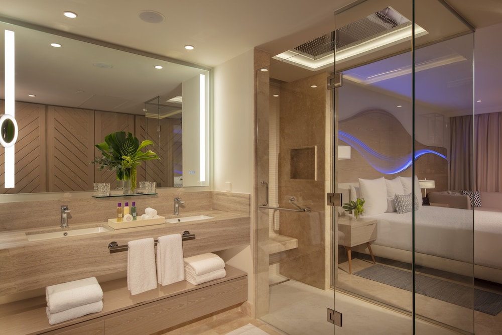 Amare Cancun Adults Only All-Inclusive Resort, Curio Hilton — Hotel rooms in Cancun, Quintana Roo