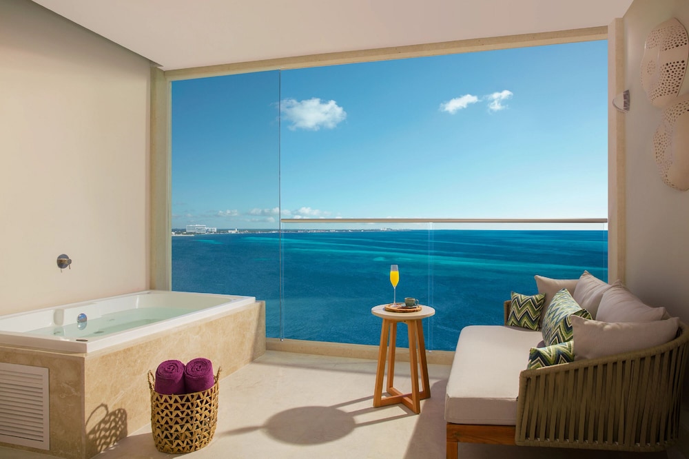 Amare Cancun Adults Only All-Inclusive Resort, Curio Hilton — Hotel rooms in Cancun, Quintana Roo