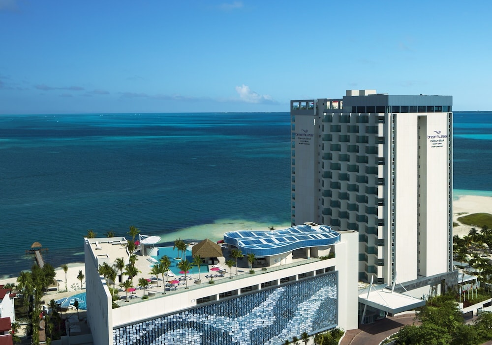 Amare Cancun Adults Only All-Inclusive Resort, Curio Hilton — Hotel building in Cancun, Quintana Roo