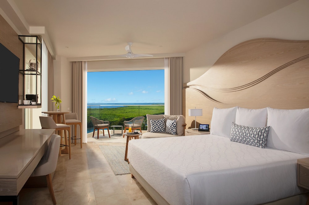 Amare Cancun Adults Only All-Inclusive Resort, Curio Hilton — Hotel rooms in Cancun, Quintana Roo