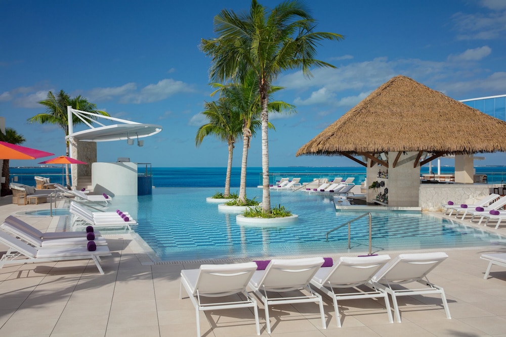 Amare Cancun Adults Only All-Inclusive Resort, Curio Hilton — Swimming pool in Cancun, Quintana Roo