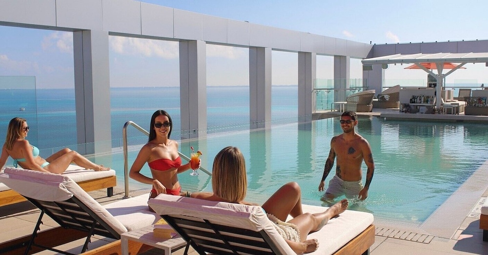Amare Cancun Adults Only All-Inclusive Resort, Curio Hilton — Swimming pool in Cancun, Quintana Roo